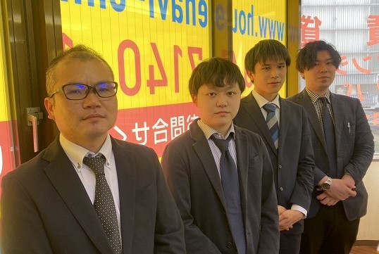 柏西口店舗スタッフ写真